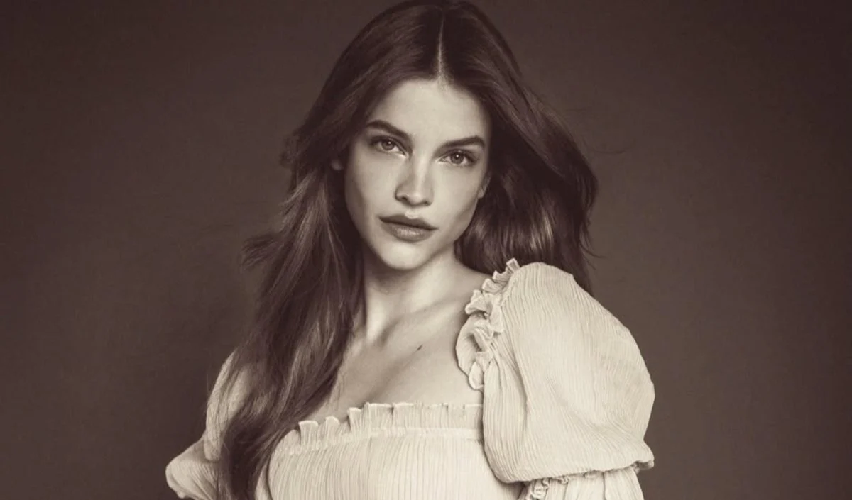 बेटी के जन्म के 6 हफ्ते बाद रैंप पर लौटीं Barbara Palvin, Victoria’s Secret Fashion Show 2026 में बिखेरा जलवा बेटी के जन्म के 6 हफ्ते बाद रैंप पर लौटीं Barbara Palvin, Victoria's Secret Fashion Show 2026 में बिखेरा जलवा